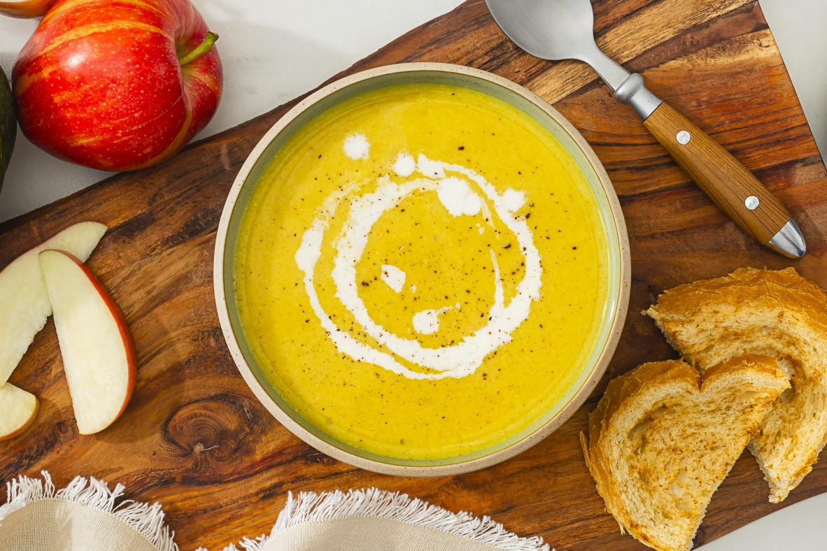 Curried Squash & Apple Soup | Canadian Goodness