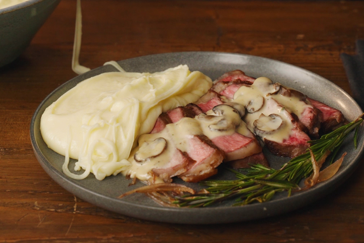 Steak Pommes Aligot Canadian Goodness