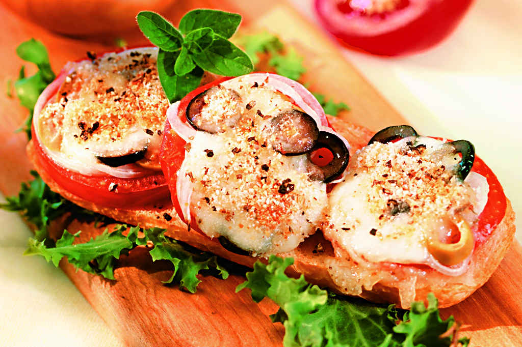 Grilled Bocconcini and Tomatoes on Panini | Canadian Goodness