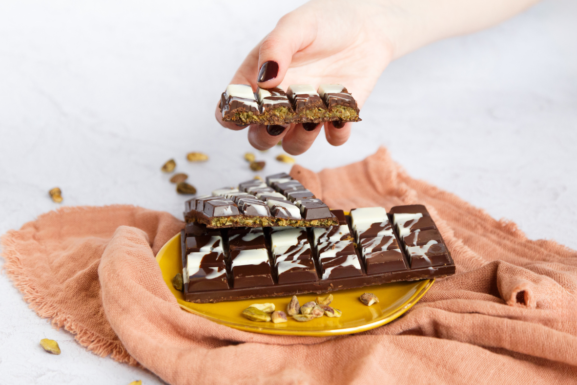 Pistachio Kenafeh Chocolate Bar | Canadian Goodness