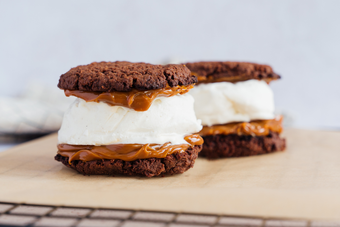 Chocolate & Dulce de Leche Ice Cream Sandwiches | Canadian Goodness