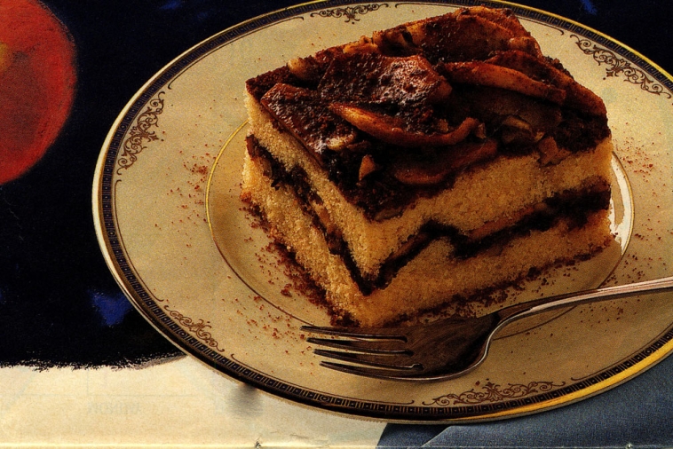 Apple Cinnamon Streusel Coffee Cake | Canadian Goodness