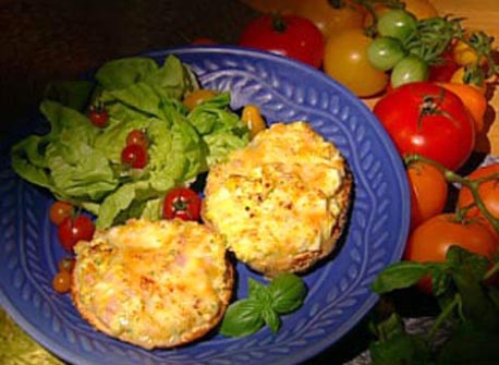 Au Gratin Eggs on Bagels | Canadian Goodness