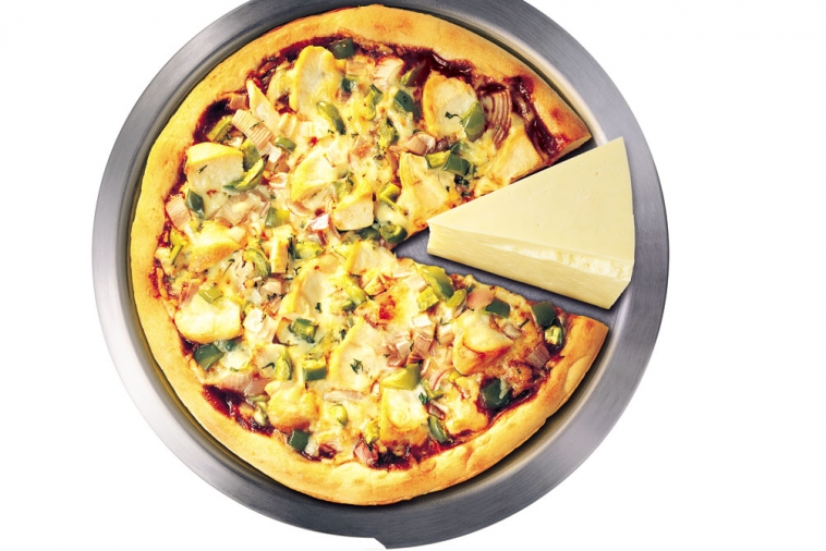Barbecue Chicken Pizza (Cooking Club Size) | Canadian Goodness