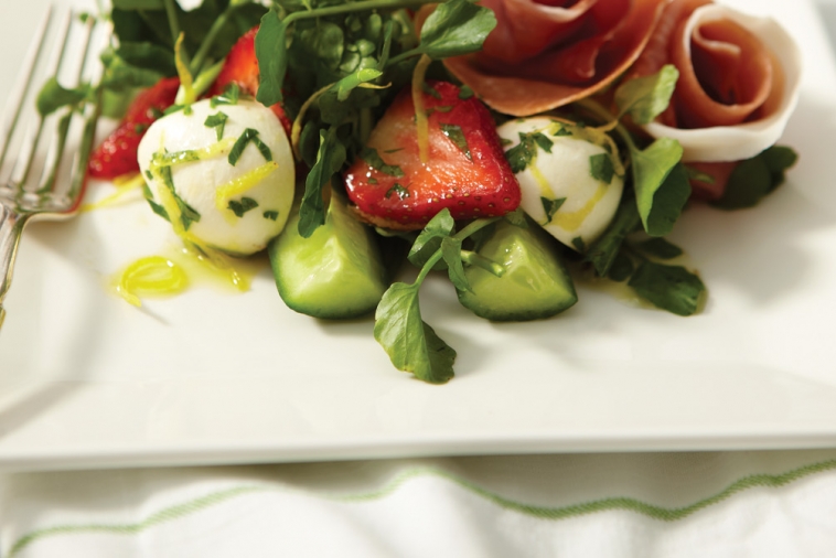 Bocconcini, prosciutto and strawberry salad | Canadian Goodness