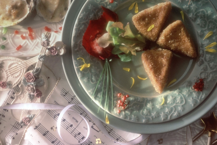 Camembert and Almond Fondue | Canadian Goodness
