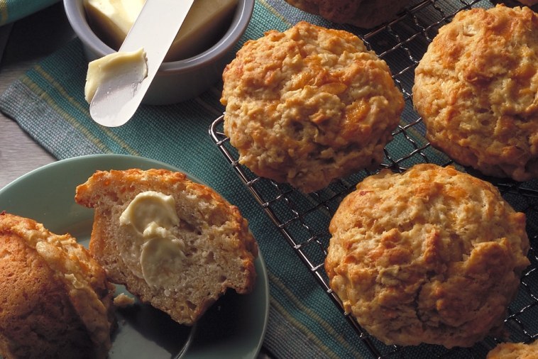 Cheddar Apple Muffins | Canadian Goodness