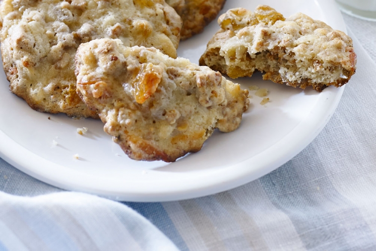 Cheddar Granola Cookies | Canadian Goodness