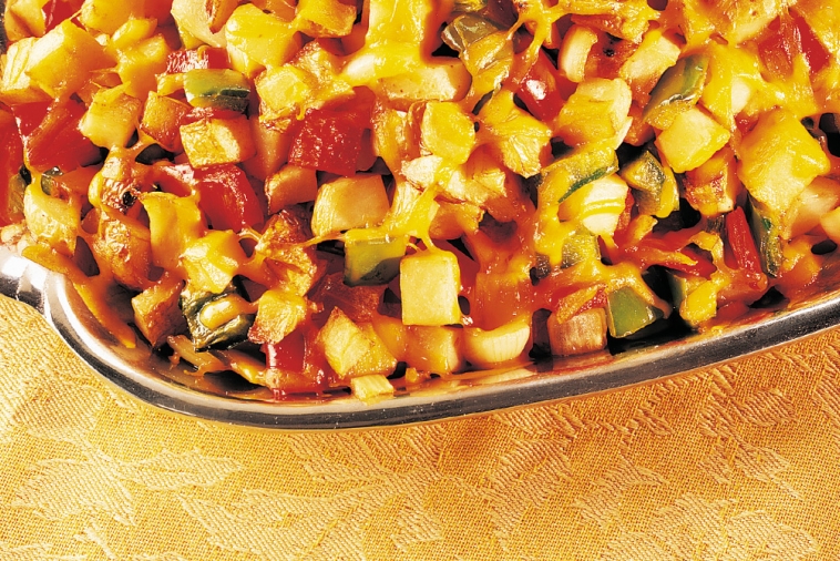 Cheddary Skillet Potatoes and Peppers | Canadian Goodness