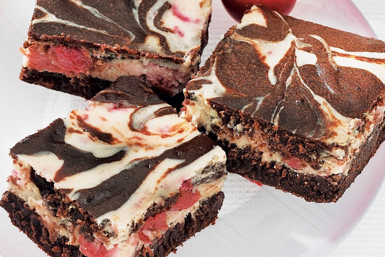 Fudgy Marble Brownies Recipe - White chocolate - Sweetly Cakes