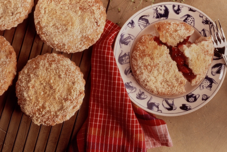 Cherry Crumble Cakes | Canadian Goodness