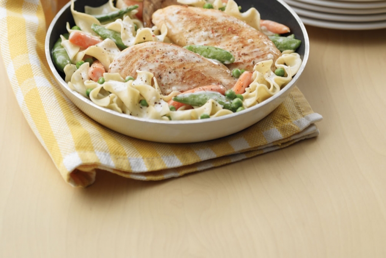 Chicken & Noodle Skillet Supper | Canadian Goodness