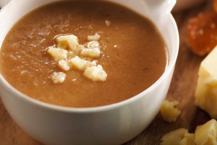 Creamy Beer, Onion and Cheddar soup | Canadian Goodness