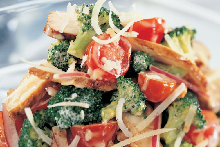 Crunchy Broccoli Salad with Cheddar and Chicken | Canadian Goodness