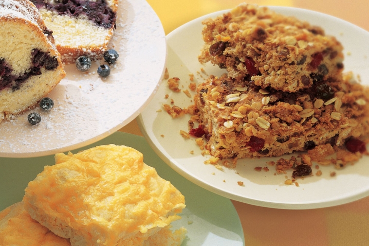 Easy Oatmeal Raisin Bars | Canadian Goodness