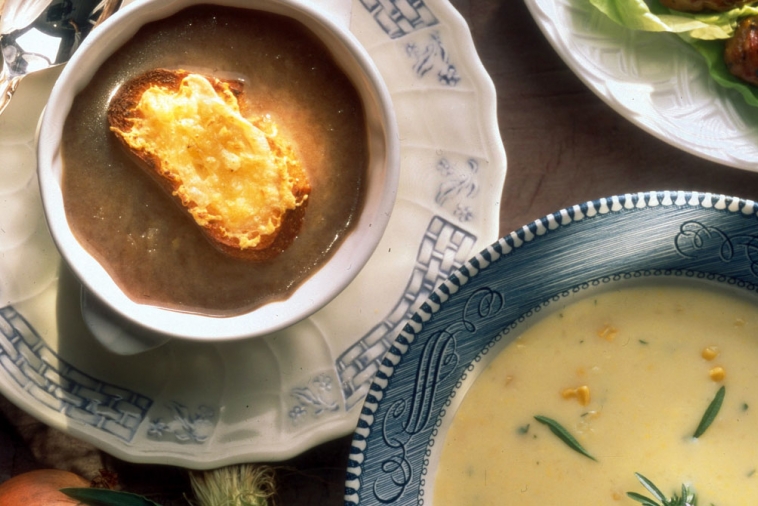 Easy Onion Soup | Canadian Goodness