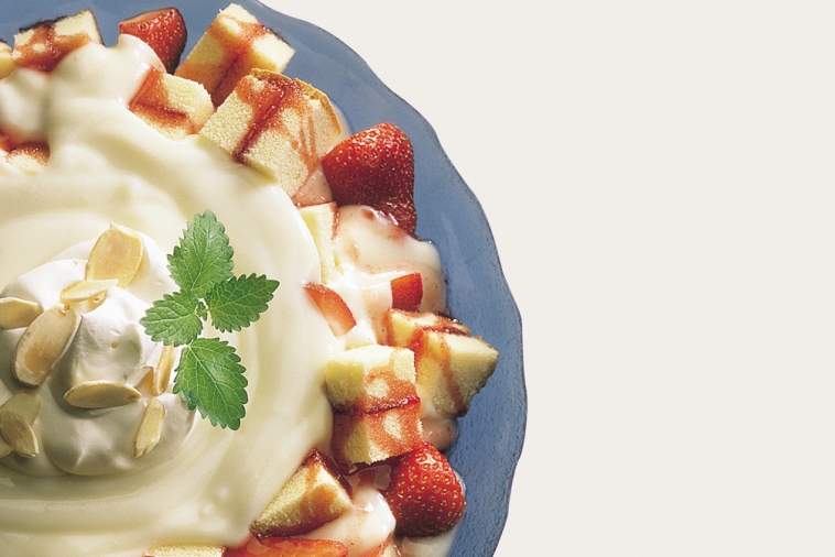Easy Strawberry Trifle | Canadian Goodness