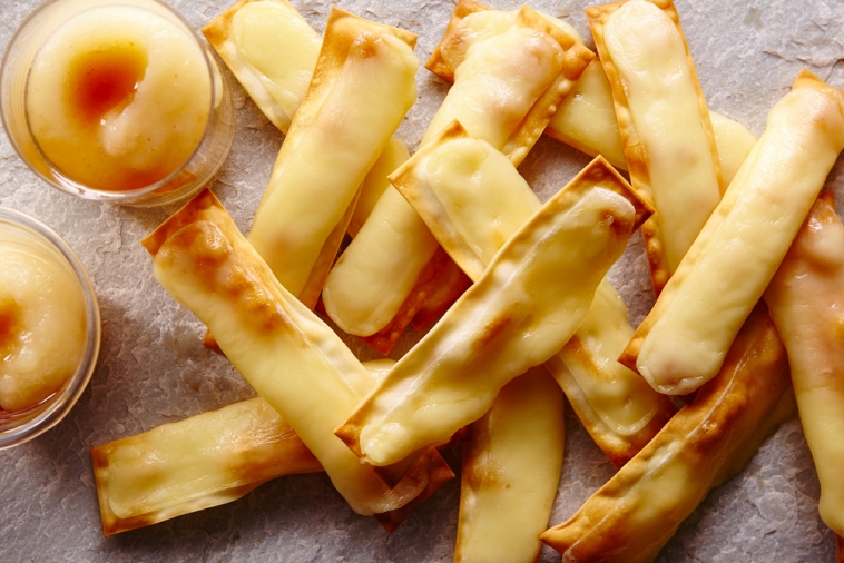 Edam crisps with pear purée | Canadian Goodness