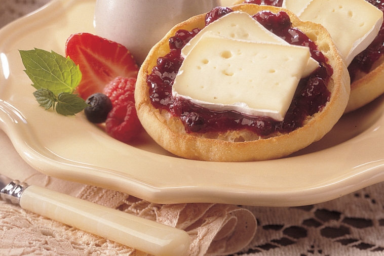 English Muffins with Brie and Mixed Berries | Canadian Goodness