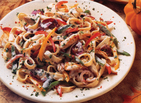 Fettuccine with Chicken and Mixed Peppers | Canadian Goodness
