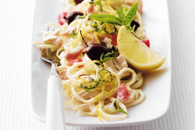Fettuccine with Tuna and Fresh Tomatoes | Canadian Goodness