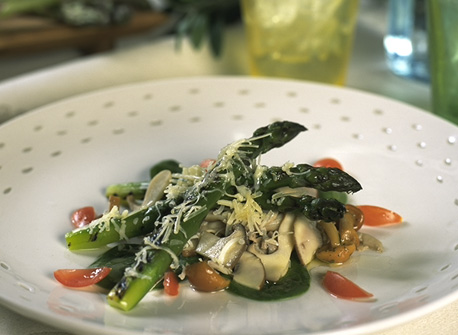 Grilled asparagus with sharp Canadian Cheddar, side salad of marinated mushrooms | Canadian Goodness
