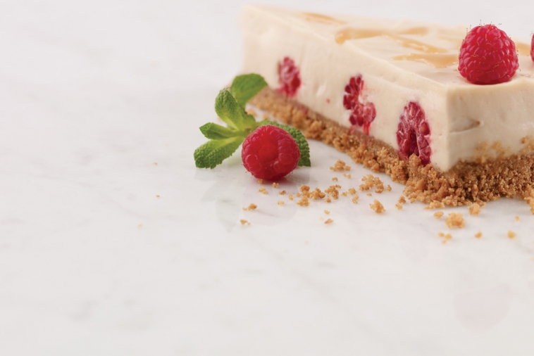 Light No-Bake Caramel Raspberry Cheesecake | Canadian Goodness
