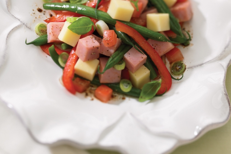 Lunchtime Ham, Vegetable and Cheddar Salad | Canadian Goodness
