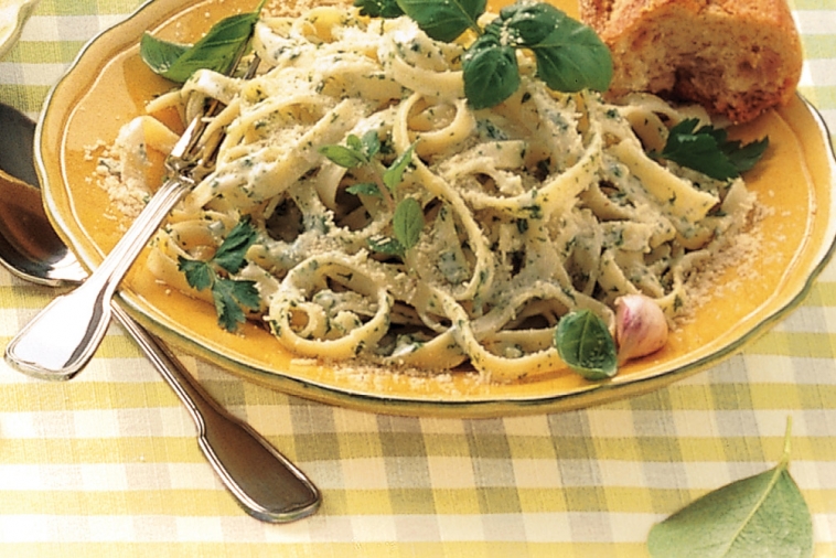 Mixed Herb Pesto Linguine Canadian Goodness