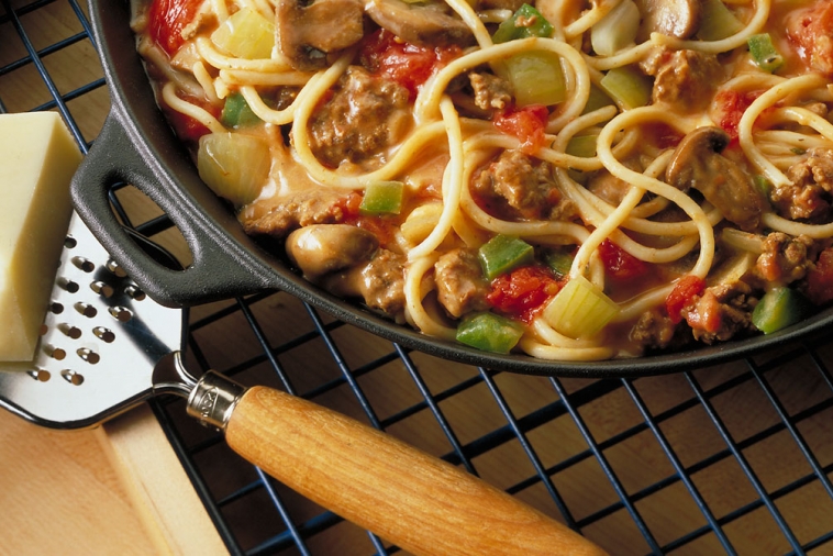Mozzarella Skillet Spaghetti (Cooking Club Size) | Canadian Goodness