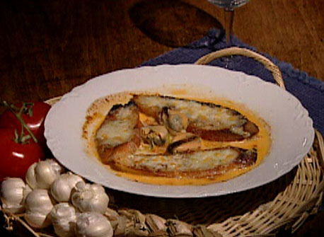 Mussel Soup au Gratin with Saffron and Canadian-Swiss | Canadian Goodness