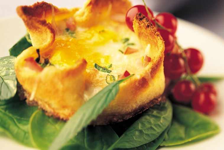 Nests with Ham, Eggs and Swiss Cheese | Canadian Goodness