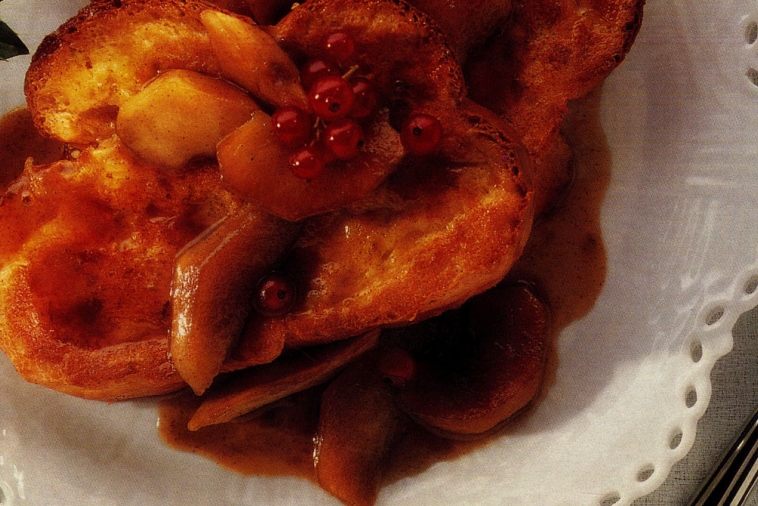 Oven Baked French Toast with Apples and Cinnamon Syrup | Canadian Goodness