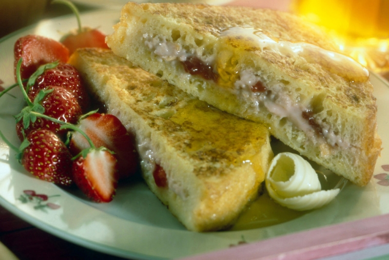 Overnight Strawberry French Toast | Canadian Goodness