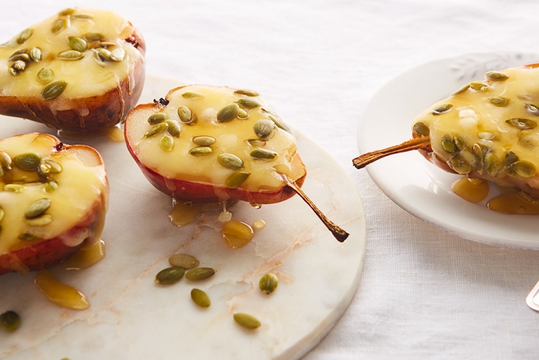 Pears with cheese & honey | Canadian Goodness