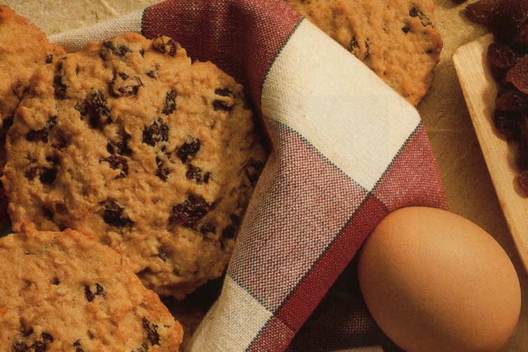 Raisin Oatmeal Cookies | Canadian Goodness