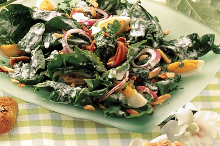 Spinach Salad with Chunky Blue Cheese Dressing | Canadian Goodness