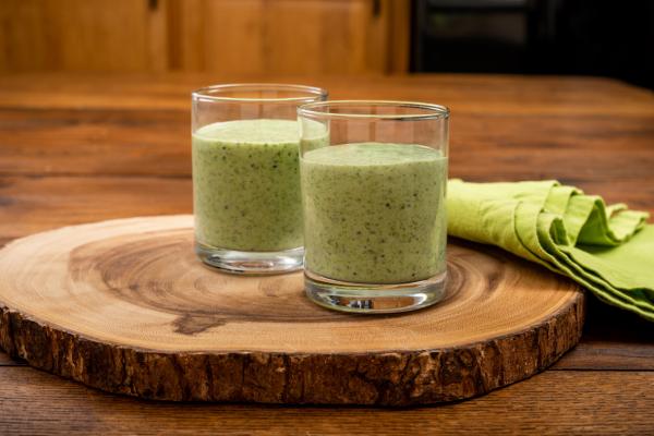 2 glasses with a green smoothie