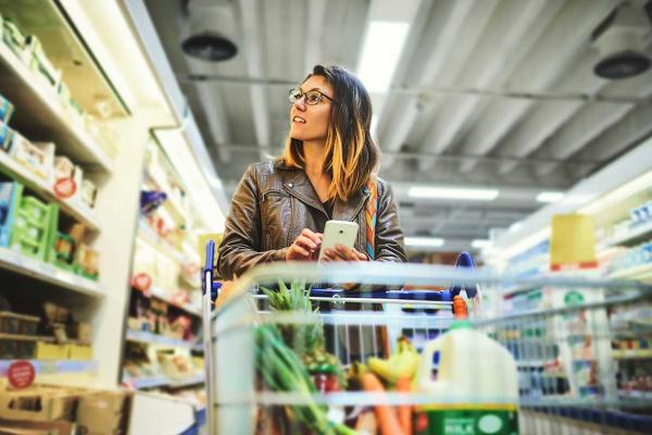 A Canadian consumer at the grocery store