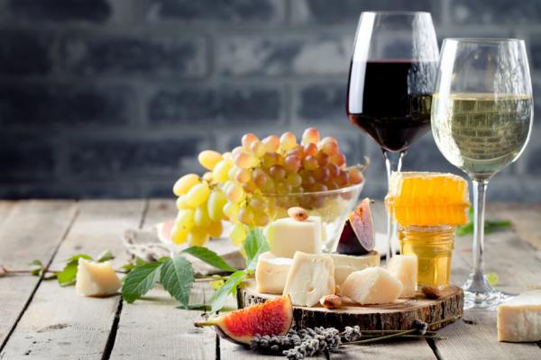 Grapes, cheeses and glasses of wine