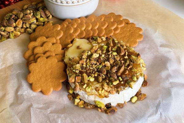 Baked Brie with fig jam and pistachio