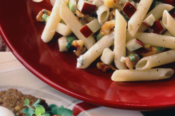 apple and blue ermite cheese pasta