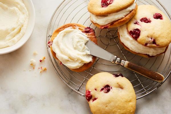 cranberry ricotta whoopie pies