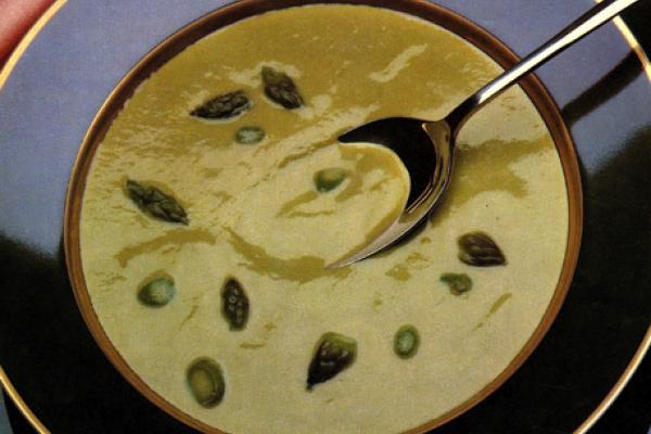 Delicious Cream of Asparagus Soup with Canadian milk