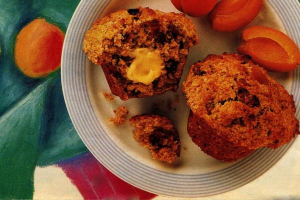 date and apricot bran muffins