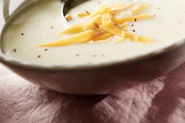 easy cauliflower cheddar soup