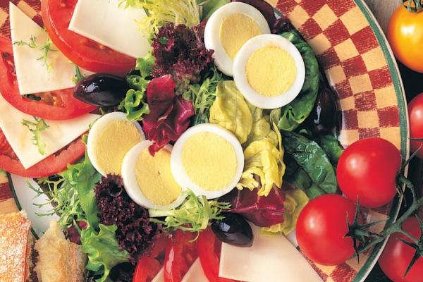 egg tomato and cheese salad