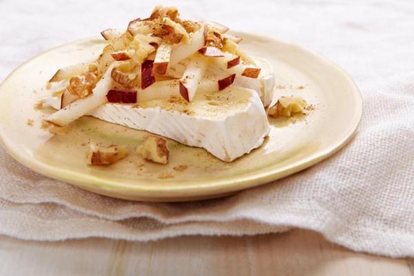 instant spiced apples with brie