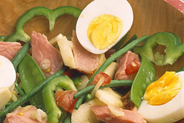 lunchtime ham and vegetable salad