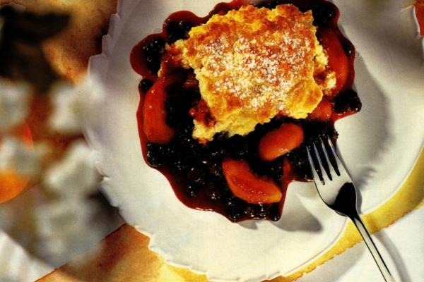 old fashioned peach and blueberry cobbler